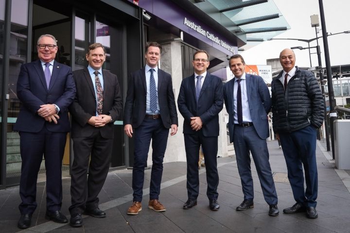 LABOR LEADER VISITS BLACKTOWN