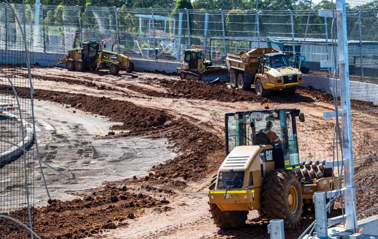 CARS REV UP AT EASTERN CREEK SPEEDWAY